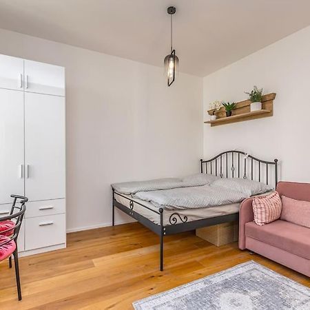 Cozy Quiet New Apartment In Karlin Square Prague Exterior photo