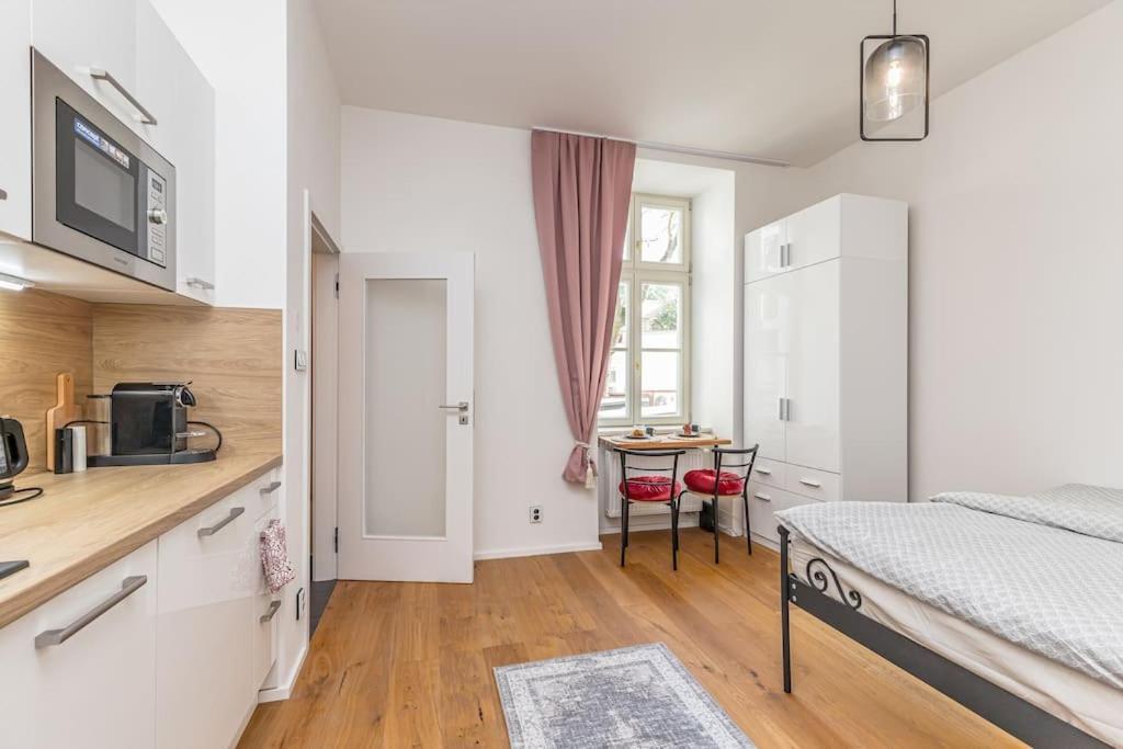Cozy Quiet New Apartment In Karlin Square Prague Exterior photo